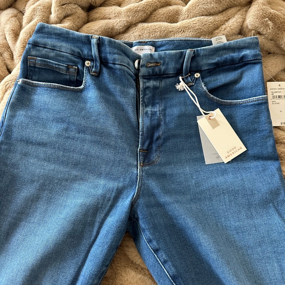 Good American Classic Blue Slim Straight Jeans